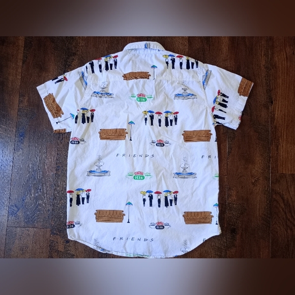 Friends Themed Box Lunch White Short Sleeve Shirt Button Down Size S - Picture 3 of 7